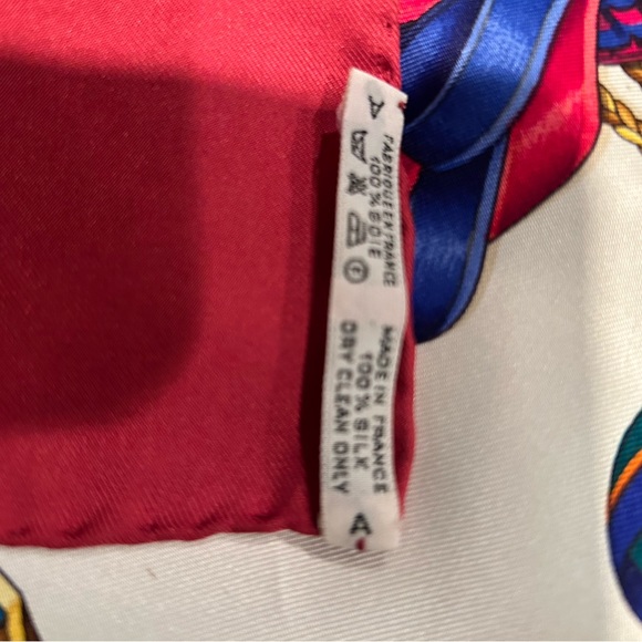 Hermes’ authentic vintage scarf - Picture 2 of 5